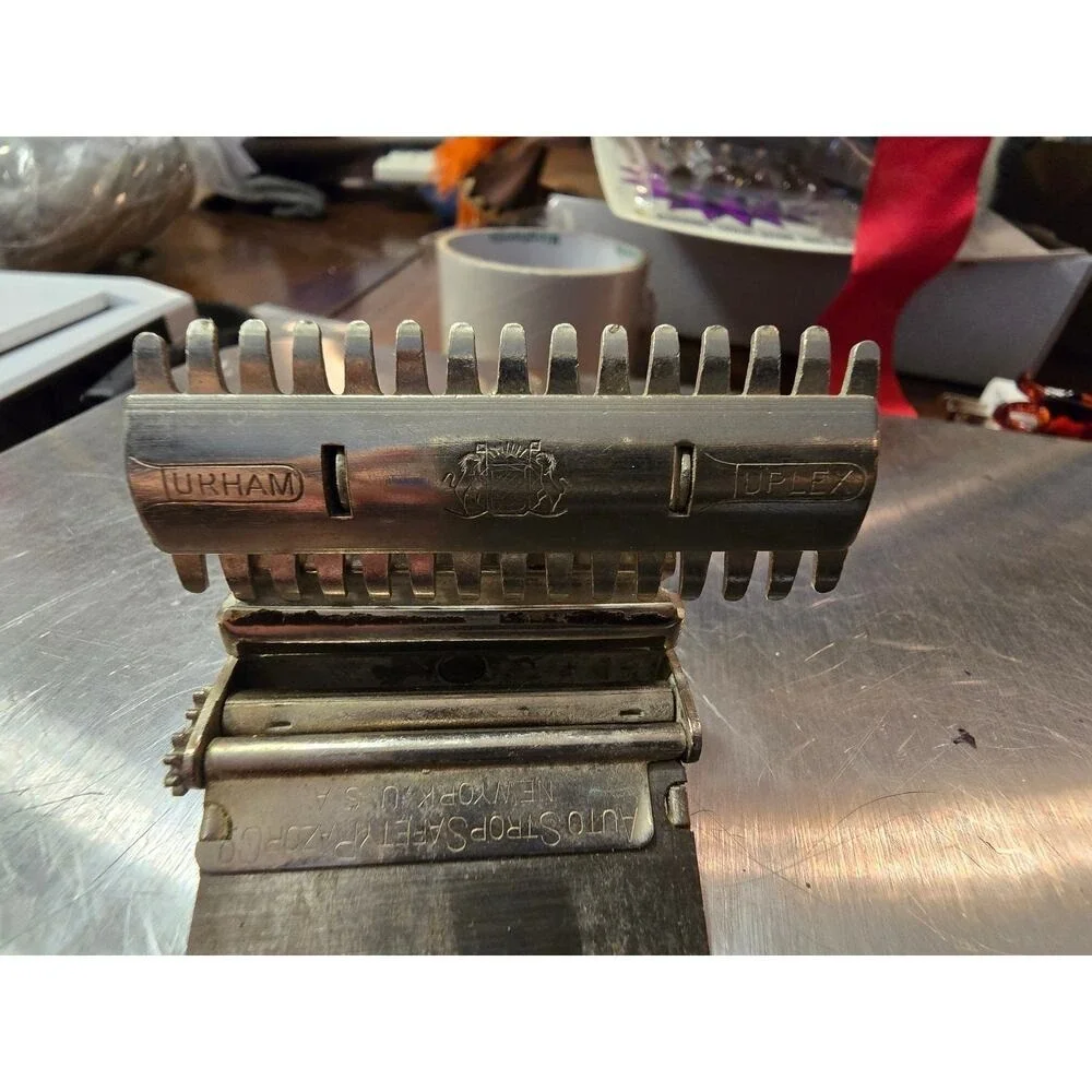 3 Antique‎ Razors 2 safety and 1 Straight. The Straight Razor has flaws see pics